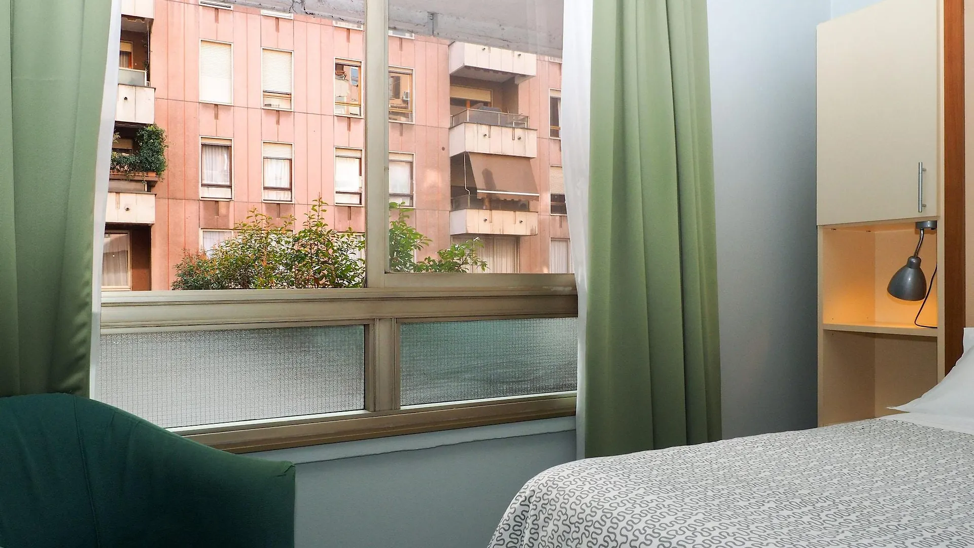 Aparthotel Navigli Milano 4*,