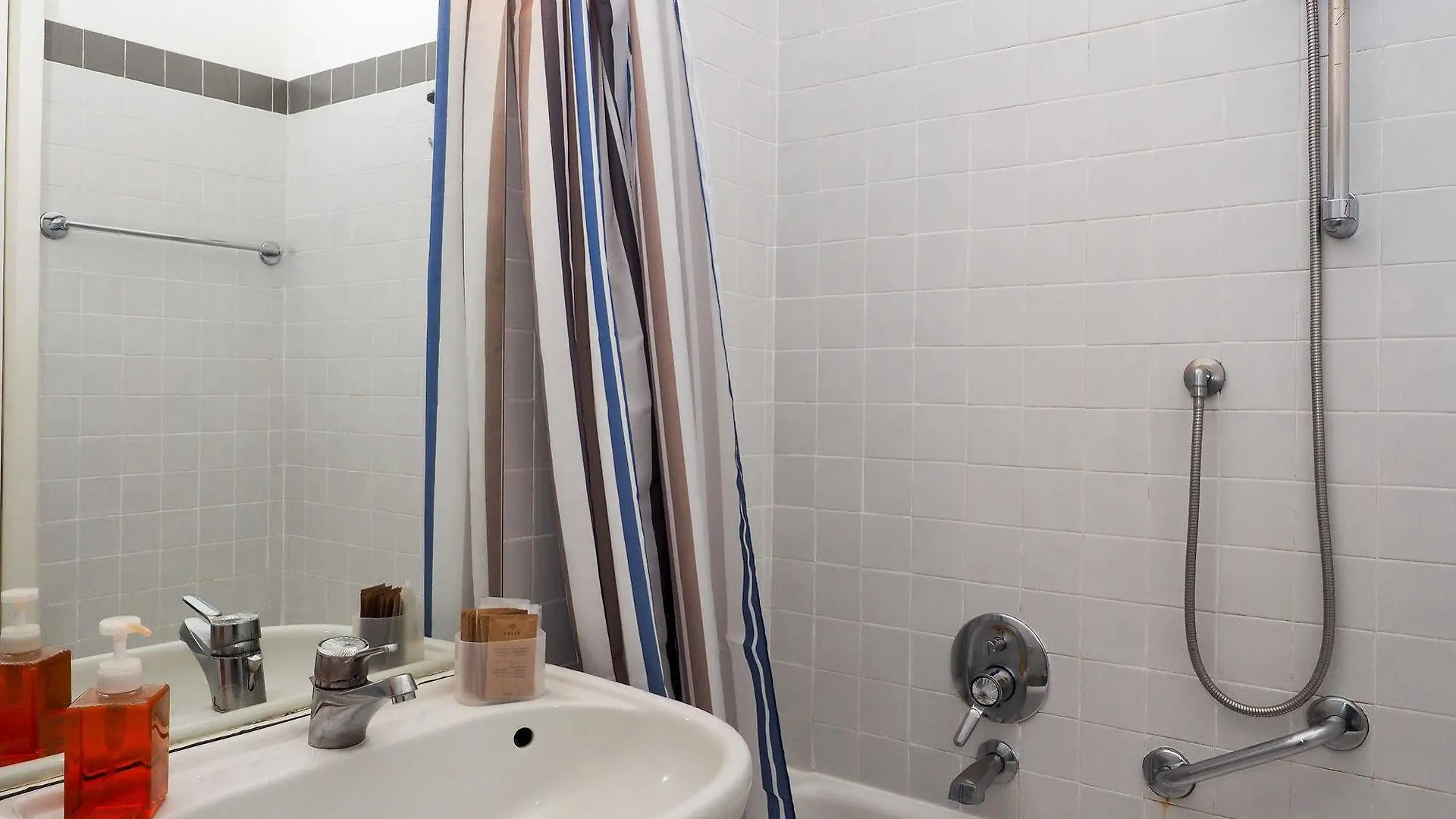 Aparthotel Navigli Milano 4*,  Italien